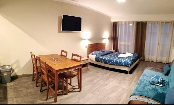 Appartements Boulevard des Pyrénées Pau Esterno foto