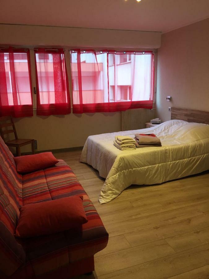 Appartements Boulevard des Pyrénées Pau Esterno foto